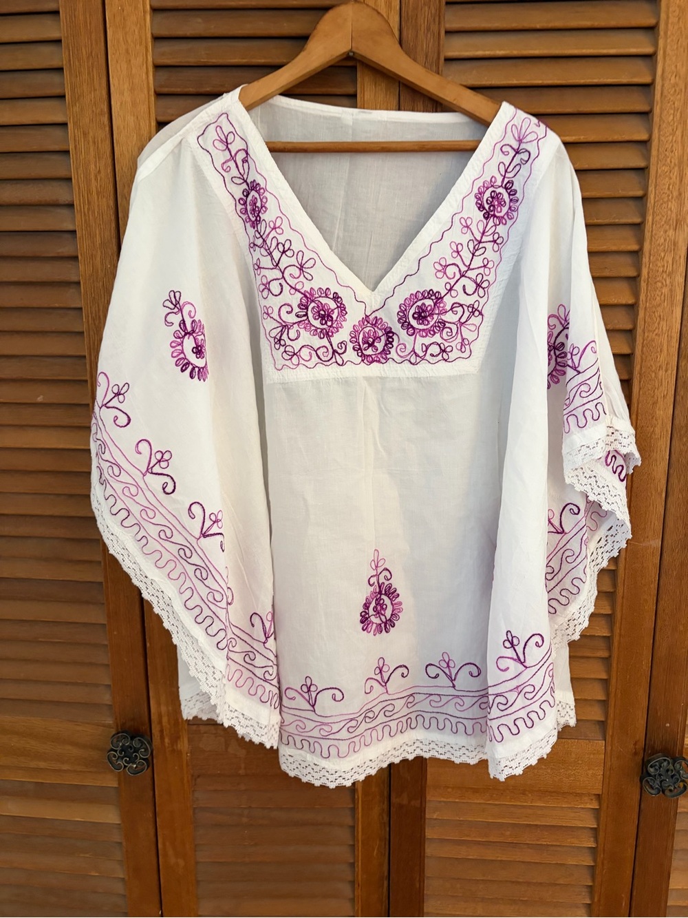 Embroidered V-Neck White Tunic with Purple Floral Detail 100% cotton beach
